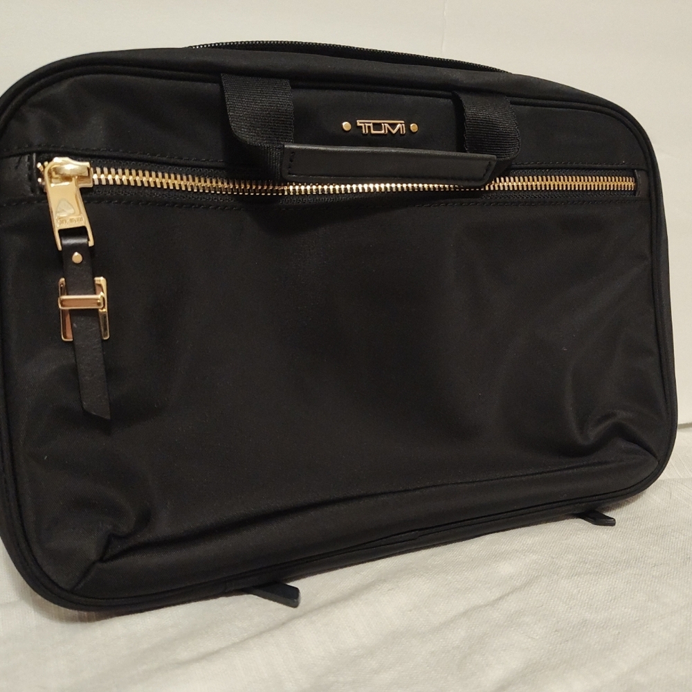 Tumi Madina Cosmetic - “Voyager” travel bag new without tags